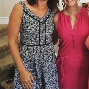 Fun black & white dress, zipper back